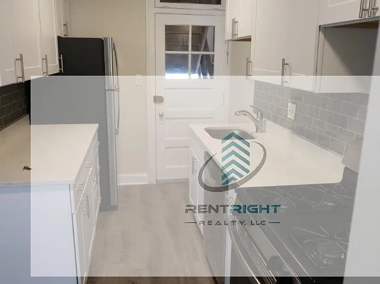 1249-55 W Henderson St #12511 — Photo 2