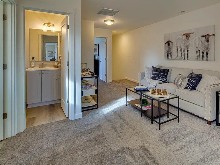2542 NE Purcell Blvd — Photo 6
