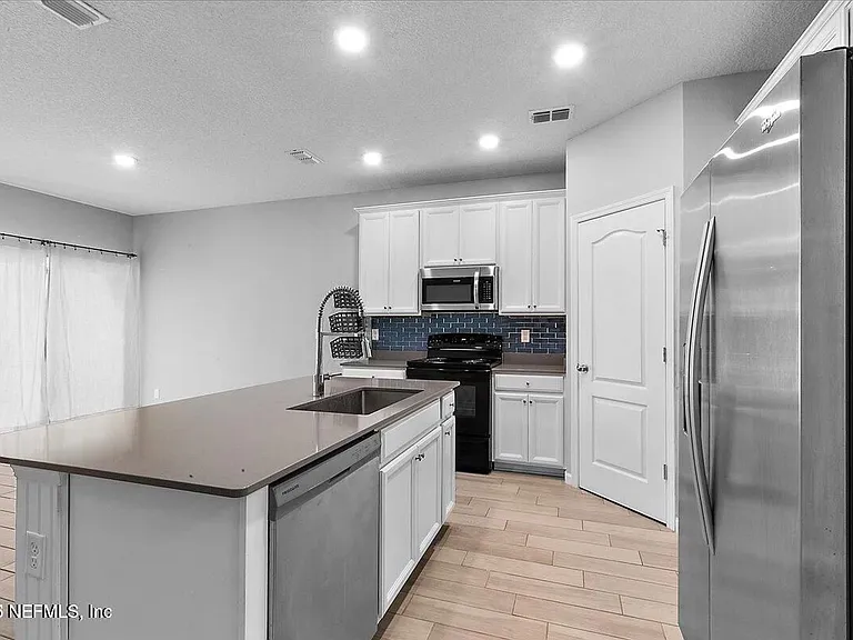 12658 Josslyn Ln — Photo 5