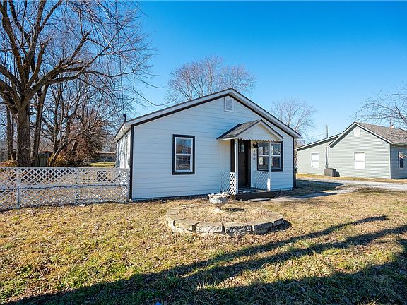 2nd image of 806 Powell St