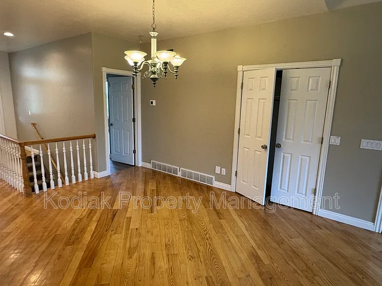 1673 E Webb Way — Photo 13