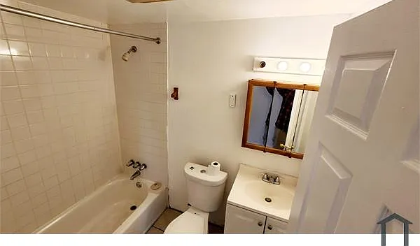 2121 Williamsburg Dr #302 — Photo 10