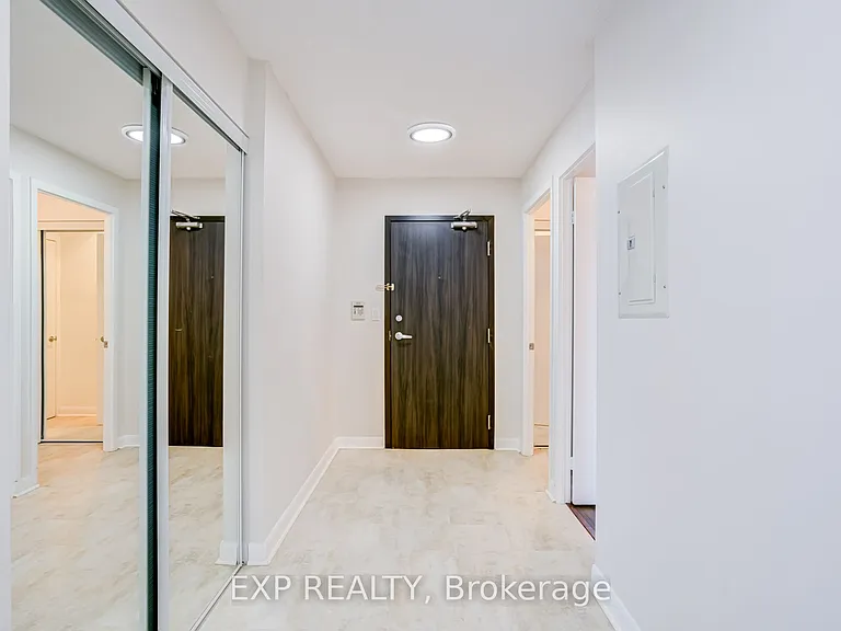210 Victoria St #Penthouse 09 — Photo 2