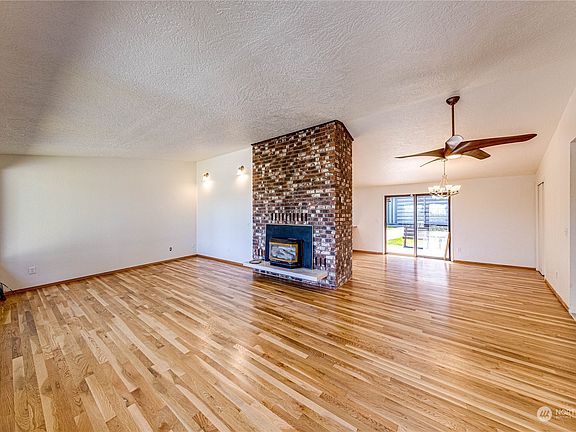 3rd image of 2406 W Sparrow Lane
