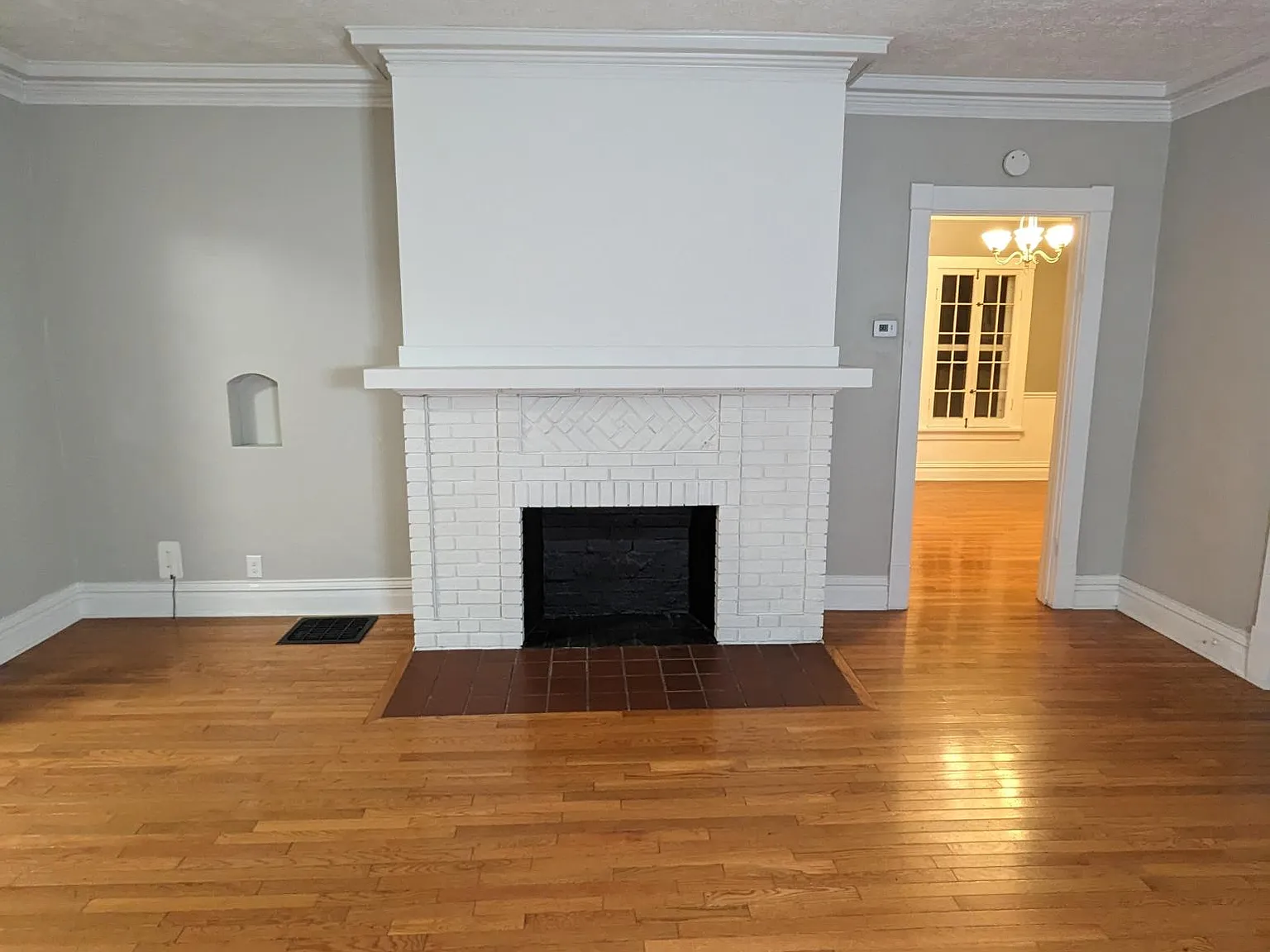 6 bed, 2450 sqft, $4,350 — Photo 4