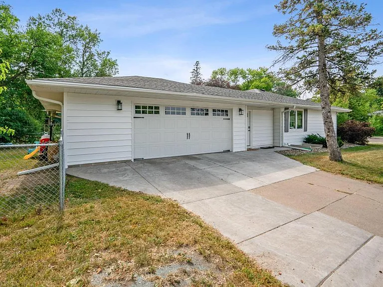 2601 Raleigh Ave — Photo 24