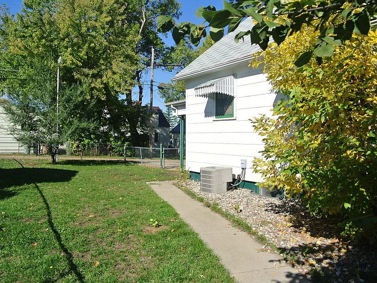 812 Park St SE — Photo 3