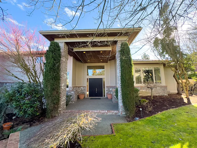 15831 SE 45th St — Photo 2