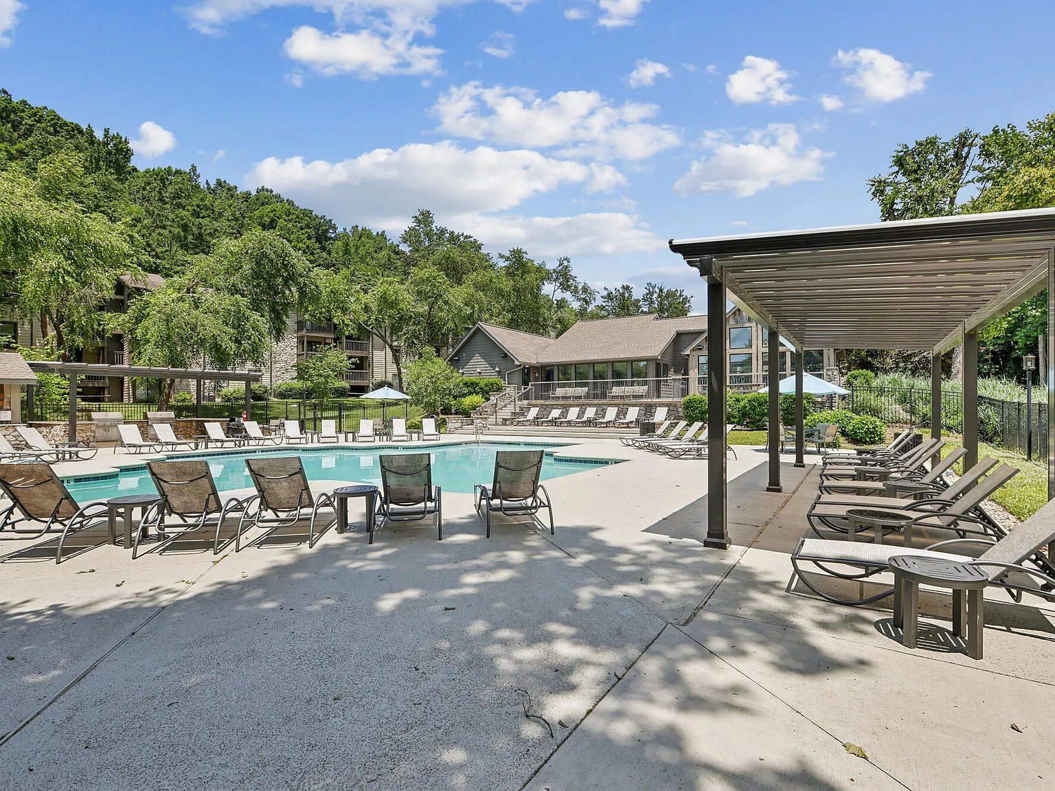 The Lakes Bellevue — Photo 2