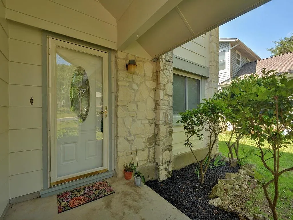 3 bed, 2.5 bath, 1478 sqft, $2,245 — Photo 3