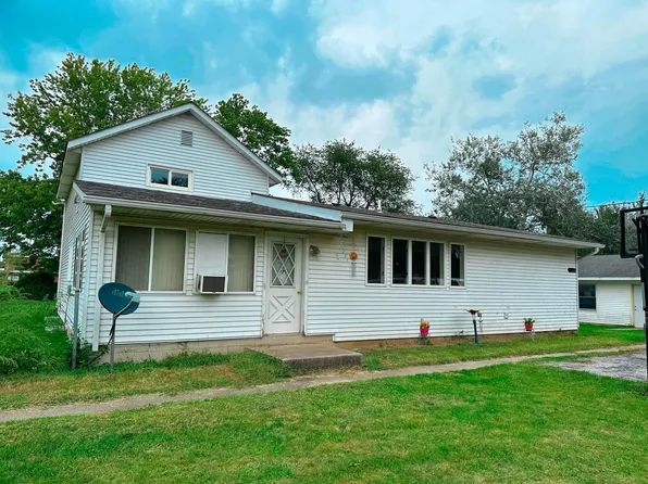 555 Lucretia St, Boone Grove, IN 46302