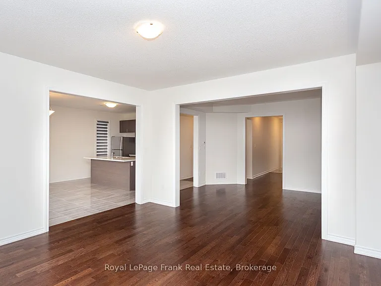 5 Hennessey Cres — Photo 12