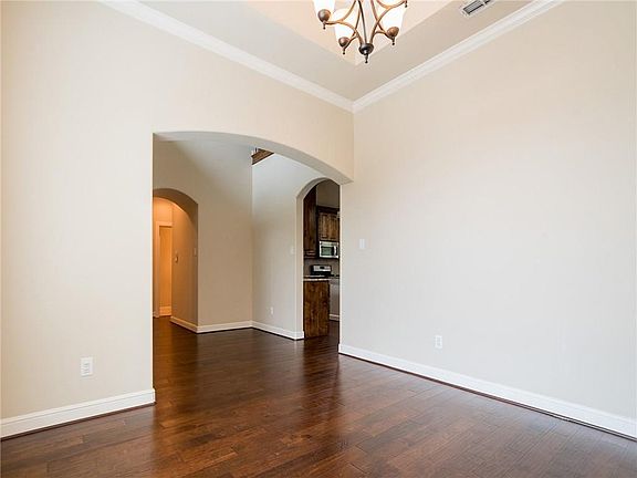 5th image of 7608 Acorn Ln