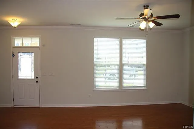 3 bed, 2.5 bath, 1800 sqft, $2,000 — Photo 2
