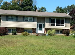 24 Lakeview Dr, Chester, NY 10918