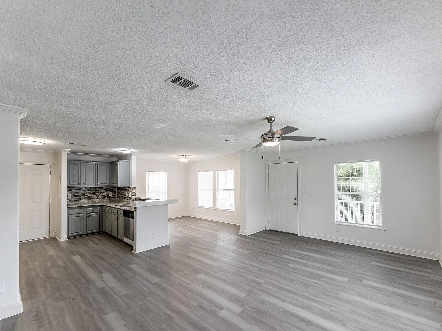4 bed, 4.0 bath, 1638 sqft, $1,650 — Photo 4