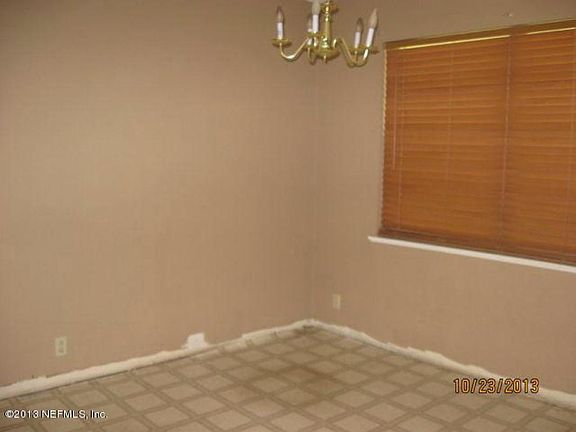 3rd image of 611 SE County Road 18a