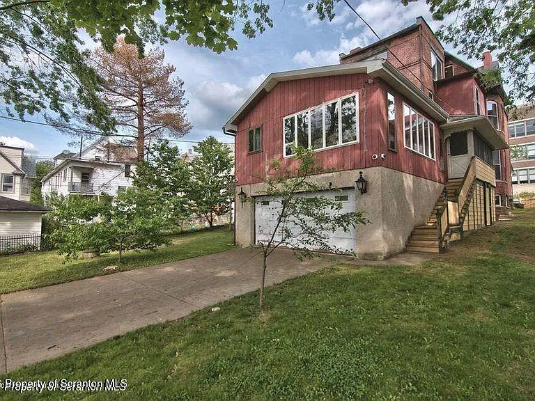 533 Quincy Ave — Photo 5