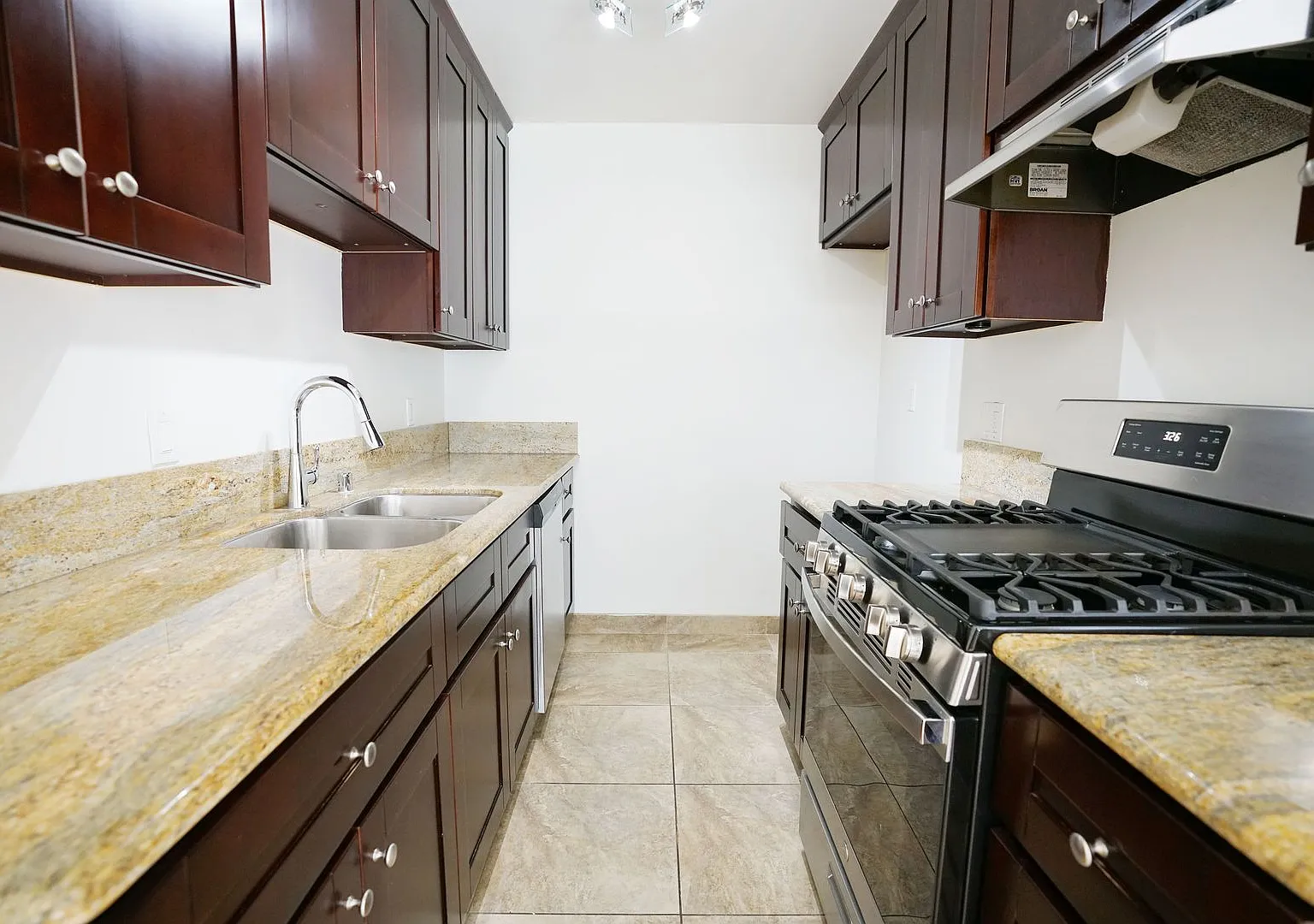 Larrabee 1200 — Photo 3