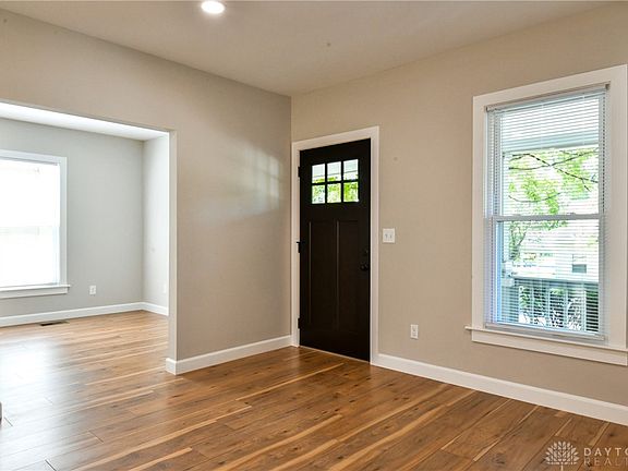 4th image of 31 Weller Ave