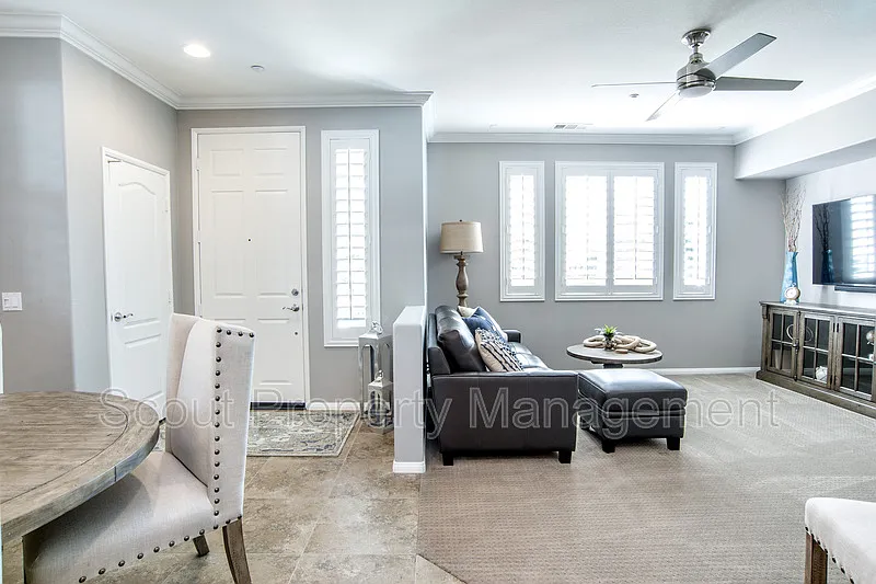 3 bed, 2.5 bath, 1670 sqft, $3,950 — Photo 3