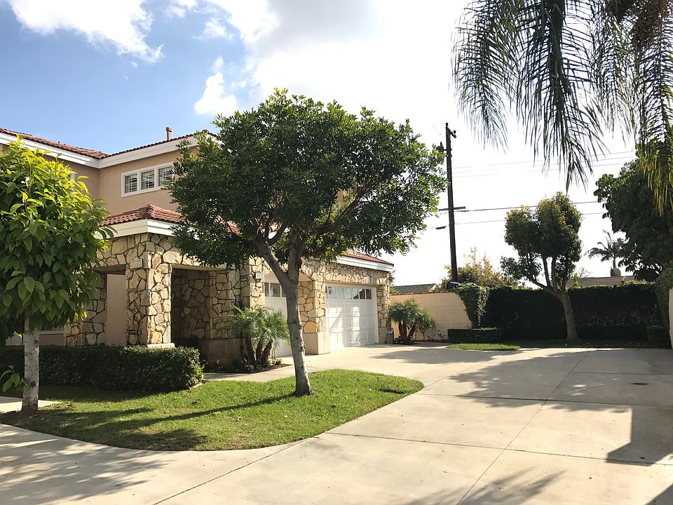 1st image of 9592 Montanza Way