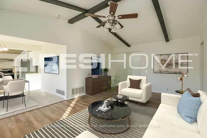 609 S Avery St — Photo 4