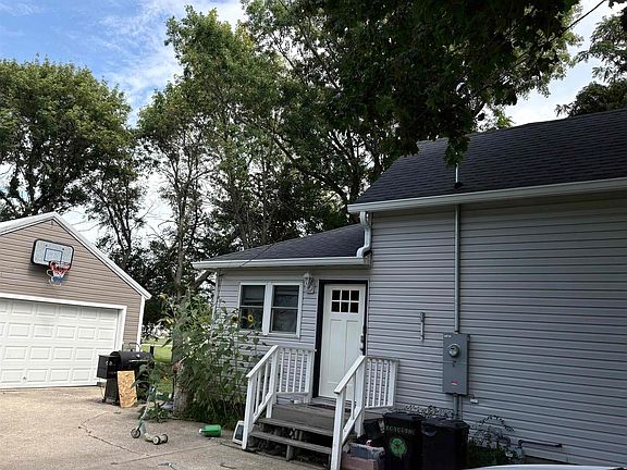 2nd image of 309 7th Ave W