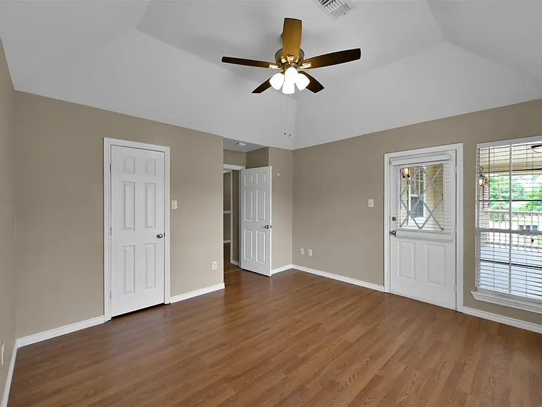 1141 Lovett St — Photo 16