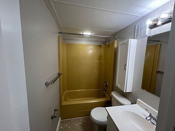 4th image of 2571-2587 Lafeuille Ave #1