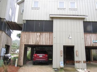 316 Pirates Landing Dr, Carrabelle, FL 32322