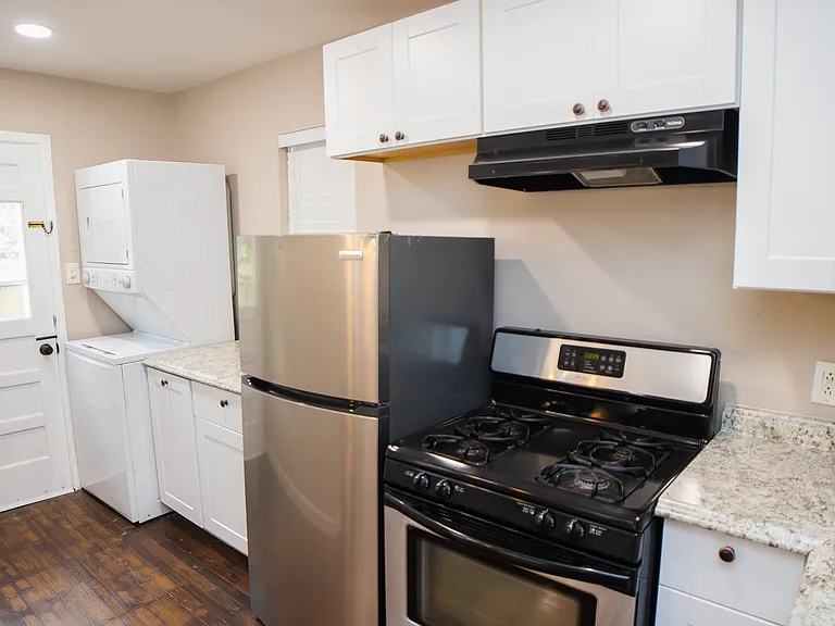 415 Riddle St — Photo 5