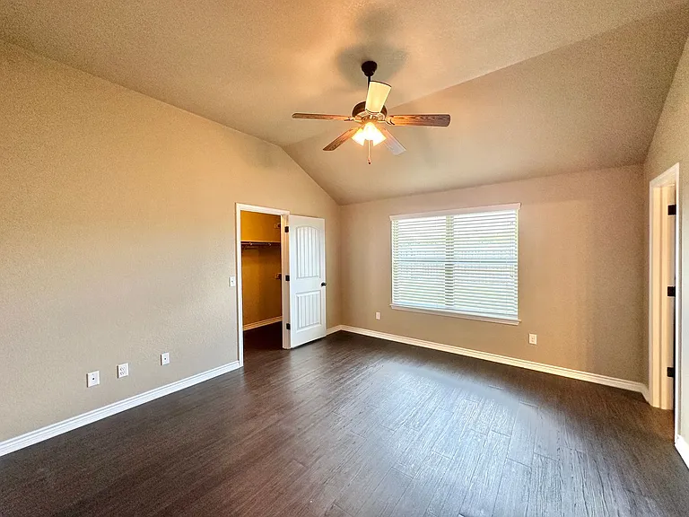 302 Sladecek Dr — Photo 18