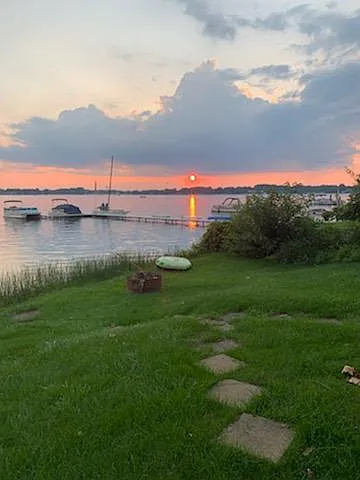 581 E Shore Dr Photo 1