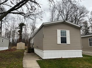 2062 N Rober Blvd #62, Saint Clair, MI 48079
