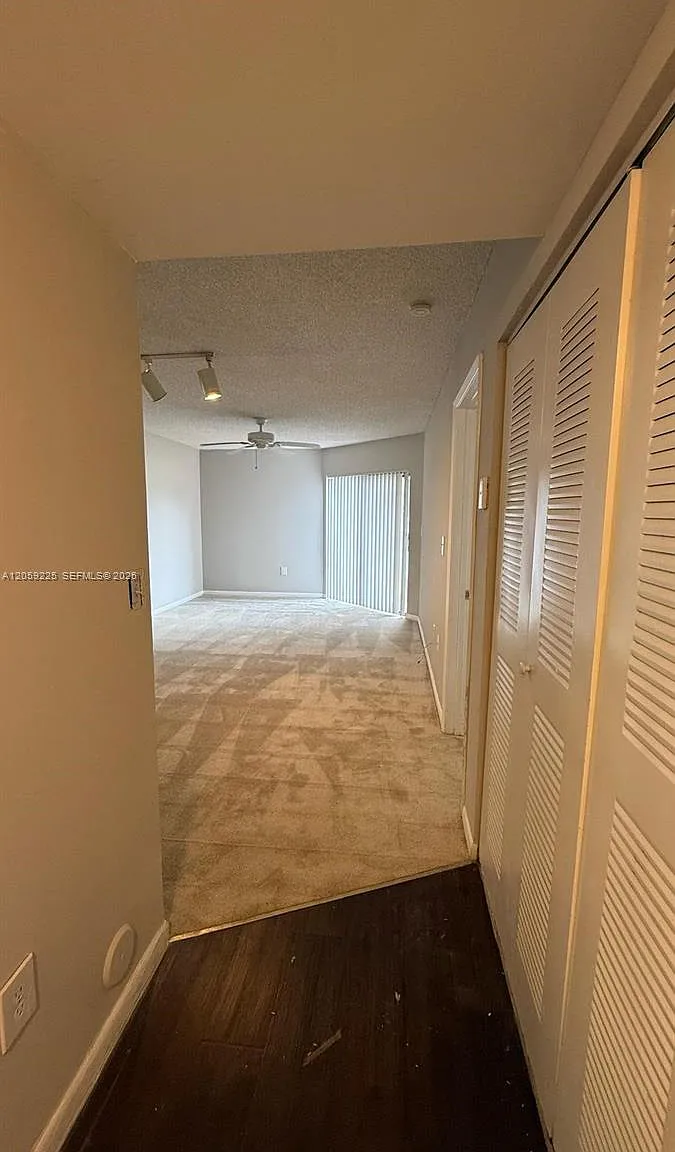 Villas De Venezia Condo — Photo 4
