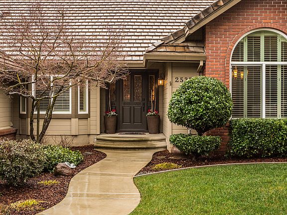 2nd image of 2535 Carnelian Cir