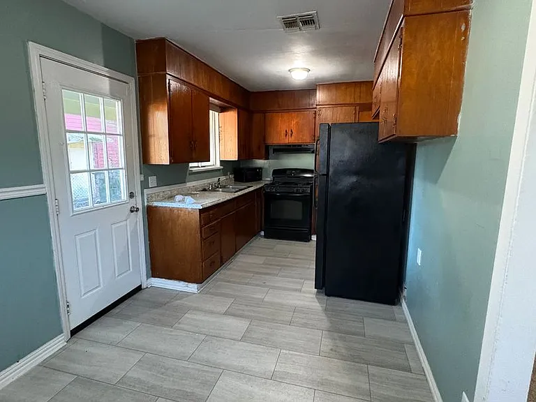 8408 David Dr — Photo 3