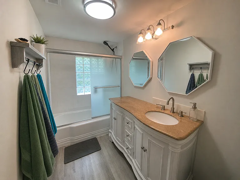 923 E Cork St — Photo 9