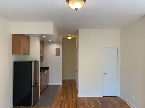 5th image of 521 E 82nd St APT 2D