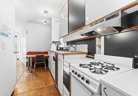 5th image of 448 W 49th St APT 5A