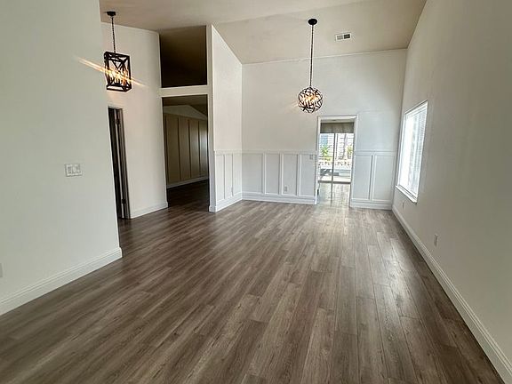 3rd image of 749 Capricorn Cir