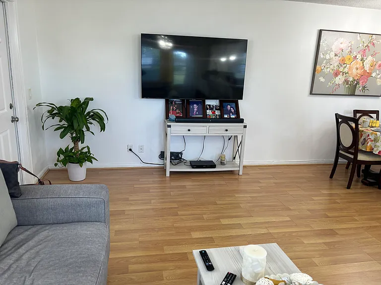 172 Camden E — Photo 3