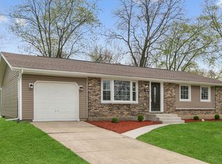 1327 Milton Ln, Schaumburg, IL