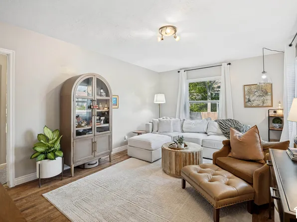 2333 E Lakeview Dr, Salt Lake City, UT 84109