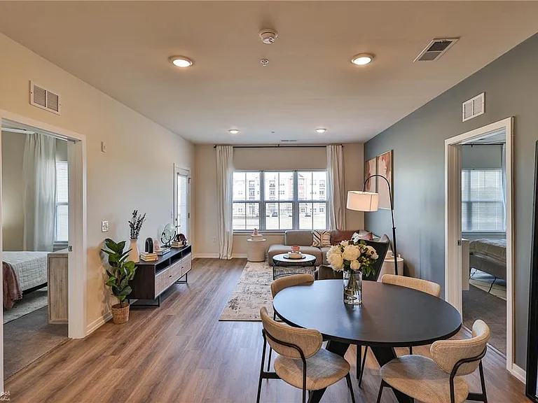 100 Aviv Upper — Photo 28