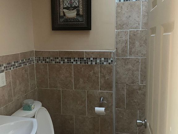 2nd image of 7107 Lynford St