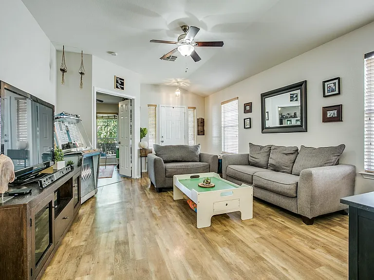 1315 Mojave Bnd — Photo 7