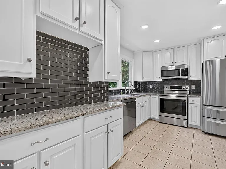 5402 Ashcomb Ct — Photo 18