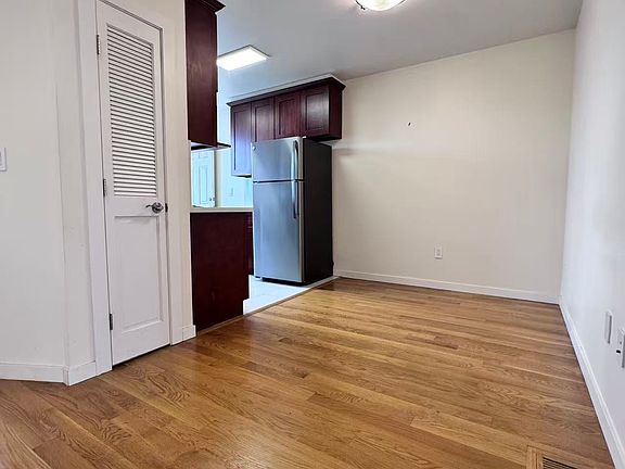 4th image of 118 Holloway Ave